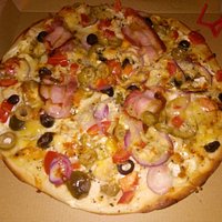GM Feketeerdei sonkás pizza és Finom pizza.