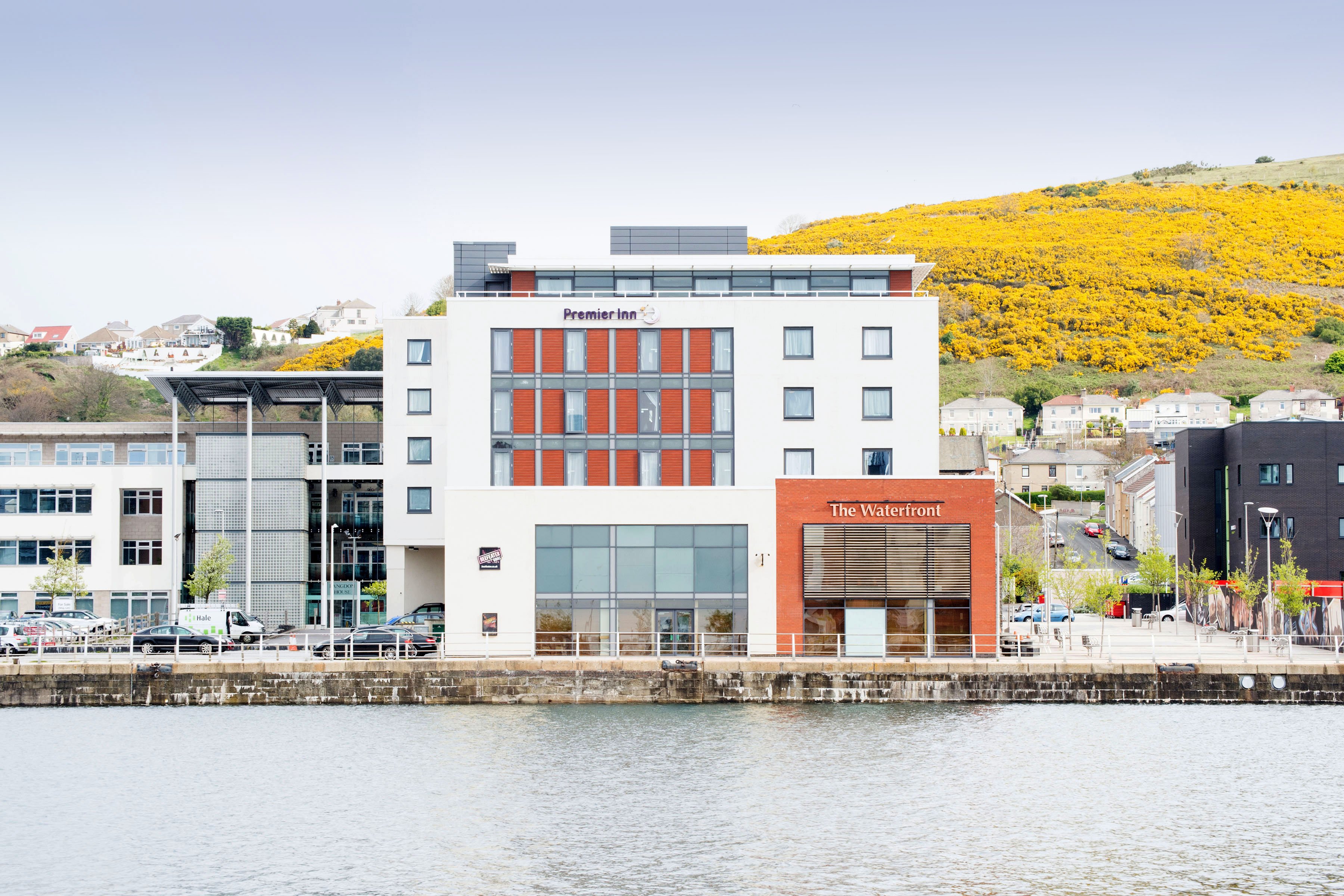 PREMIER INN SWANSEA WATERFRONT HOTEL (AU$89): 2023 Prices & Reviews ...