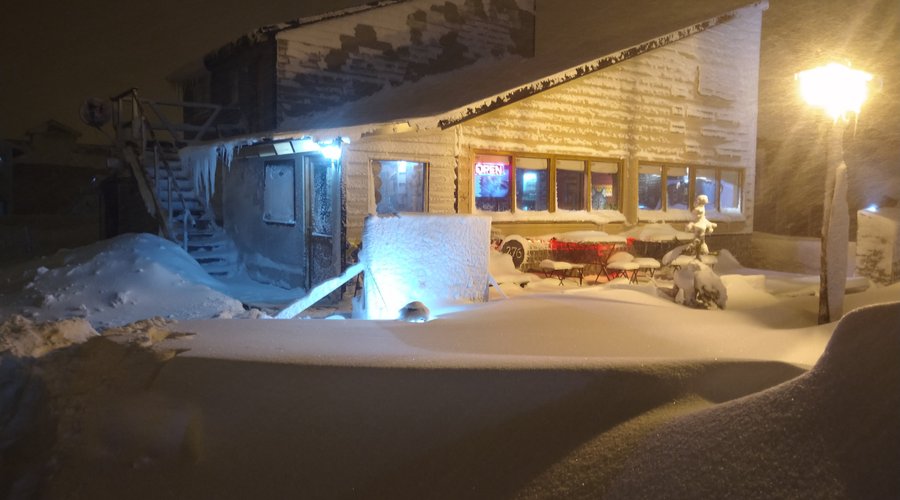 Bar y nieve
