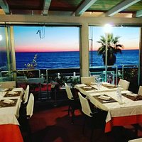 La noatra sala ristorante con vista mare
