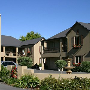 Street view of Tresori Motor Lodge & Apartments.