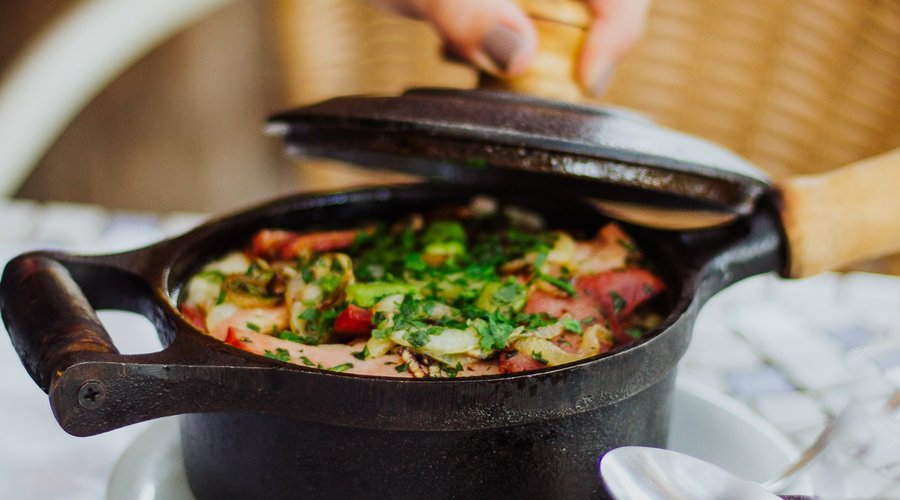 Encante os seus sentidos com o melhor da gastronomia, com opções de carnes, peixes, aves e massas. Encontre, também, desde cervejas artesanais até vinhos, e eternize sua celebração.