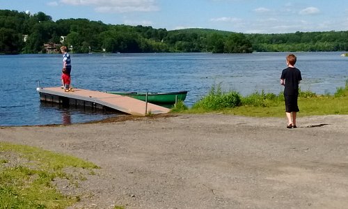 Enjoy canoeing lovely Lake Musonetcong. Launch your boat at the small state park in Netcong behind the Growing Stage