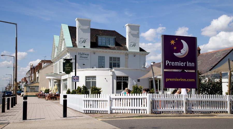 Premier Inn Southend-On-Sea (Thorpe Bay) hotel exterior