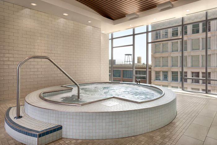 Hilton Garden Inn Chicago Downtown South Loop Pool Pictures And Reviews Tripadvisor