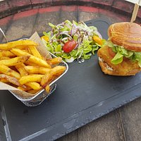 Découvrez le fish burger (burger au poisson) à la carte de notre restaurant.