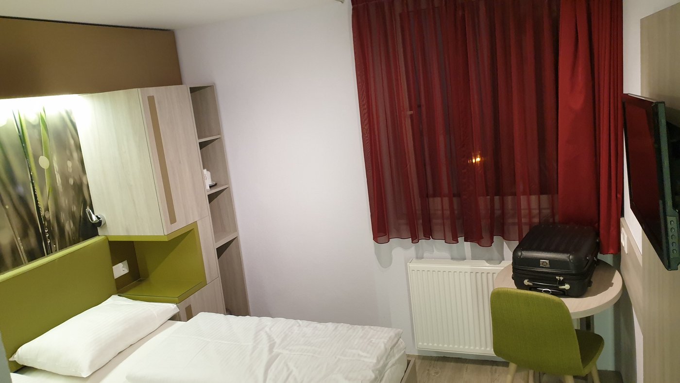 AM SPICHERNPLATZ $67 ($̶9̶1̶) - Prices & Hotel Reviews - Düsseldorf, Germany AM SPICHERNPLATZ $67 ($̶9̶1̶) - Prices... 