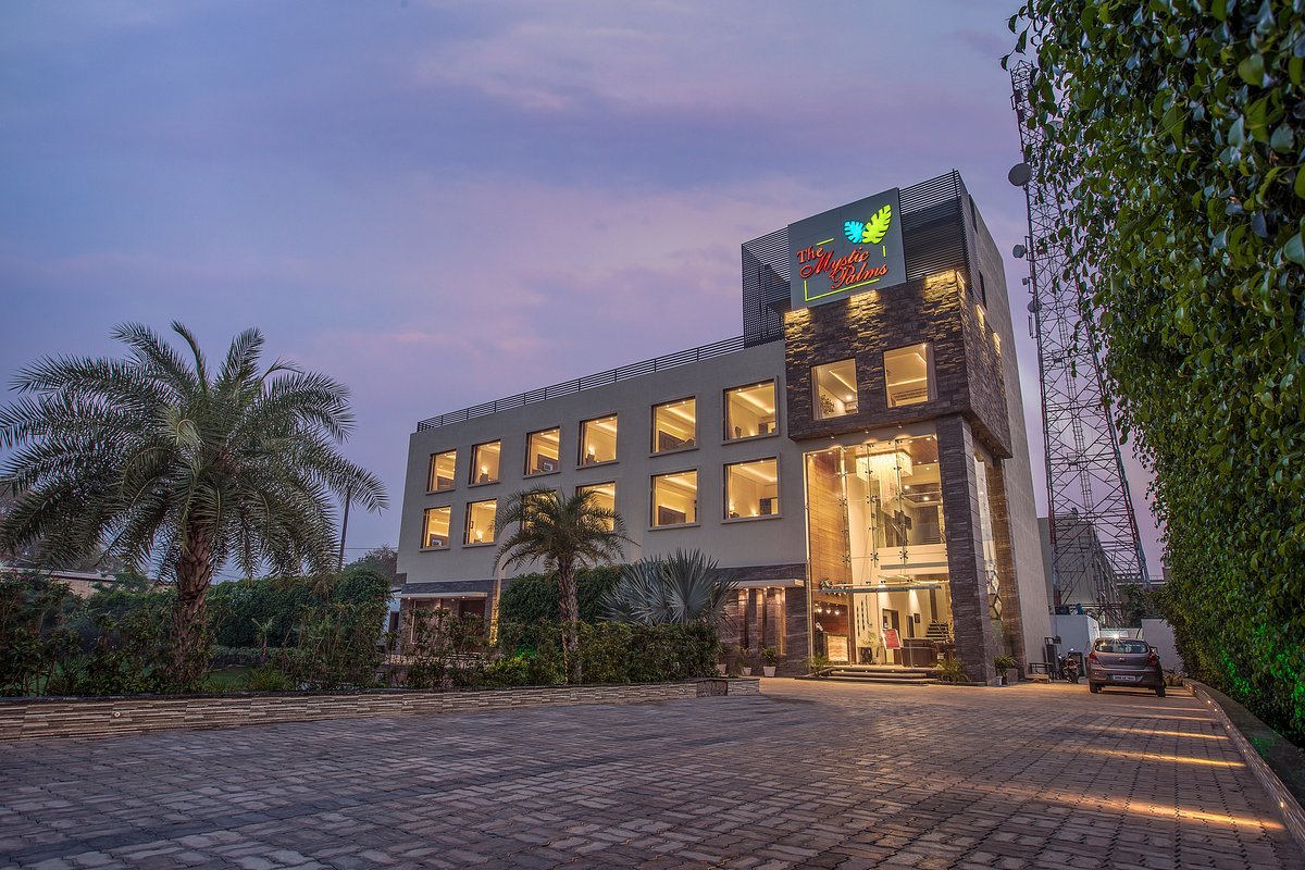 The Mystic Palms, hotel in Mathura