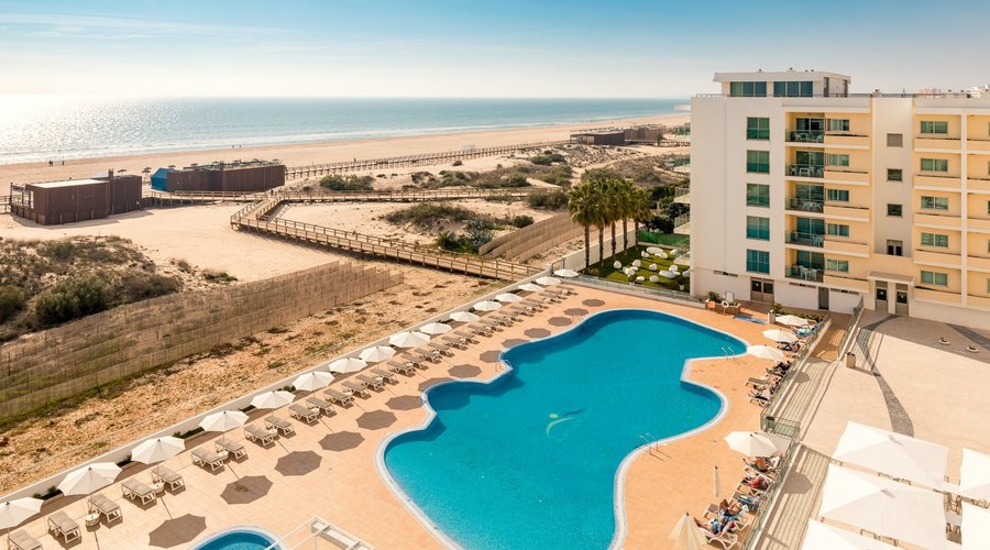 Pool & Beach Area