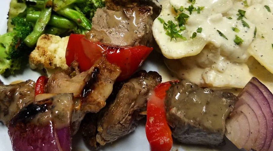 Steak Kebabs with mashed potatoes 