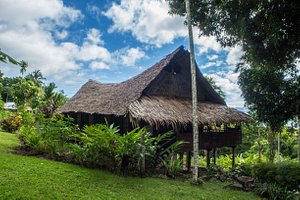 Ulumani Treetops Rainforest Lodge in Alotau