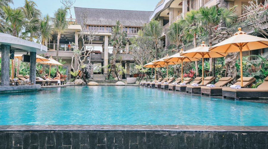Infinity Pool and Pool Bar