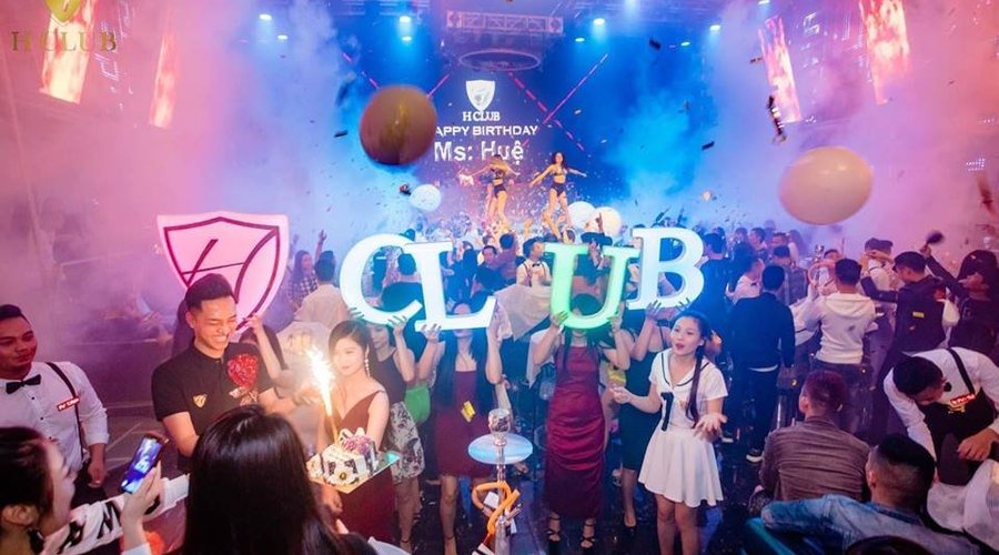 
𝙏𝙃𝙀 𝘽𝙀𝙎𝙏 𝙉𝙄𝙂𝙃𝙏𝙇𝙄𝙁𝙀 𝙄𝙉 𝙃𝘼 𝙇𝙊𝙉𝙂 𝘽𝘼𝙔 🇻🇳

ℹ Address: Area 4, Bai Chay street, Ha Long
ℹ Hotline: 0986.121.866
ℹ Facebook: www.fb.com/hclubhalong

