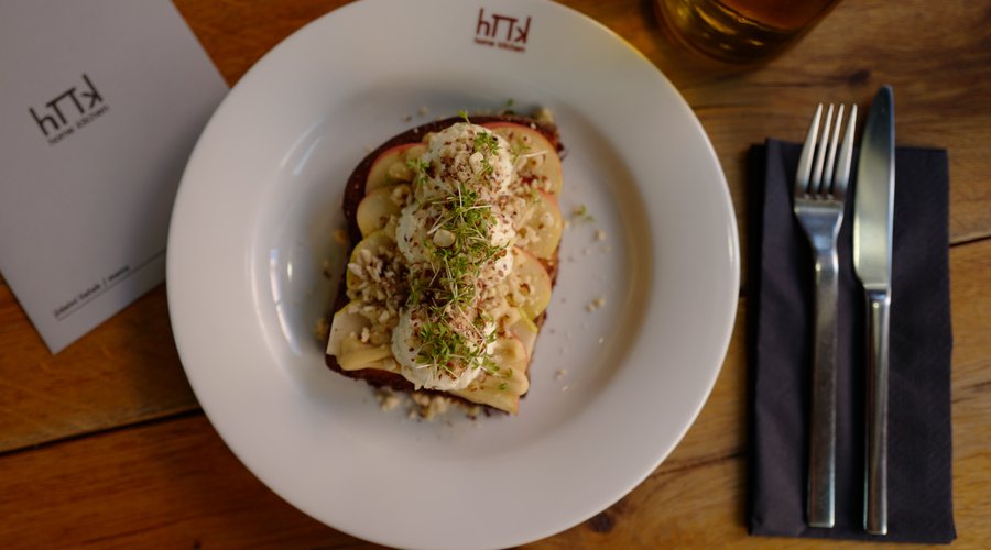 French toast with vanilla espuma, apples and pear puree.