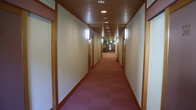 2階の廊下を東側から。