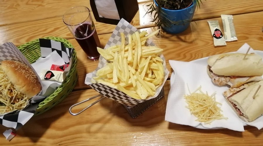 Golfinho Caffé Burguer & Games