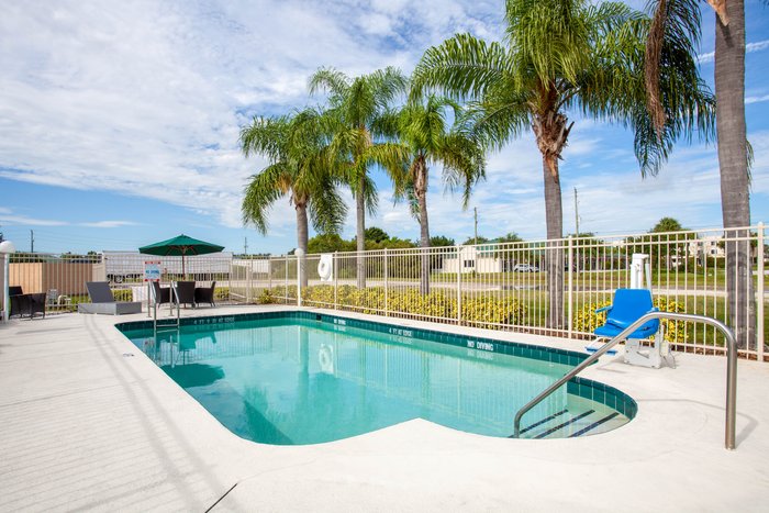 HOWARD JOHNSON BY WYNDHAM AIRPORT FLORIDA MALL $54 ($̶8̶0̶