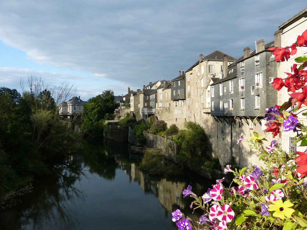 Model Hooker in Oloron-Sainte-Marie