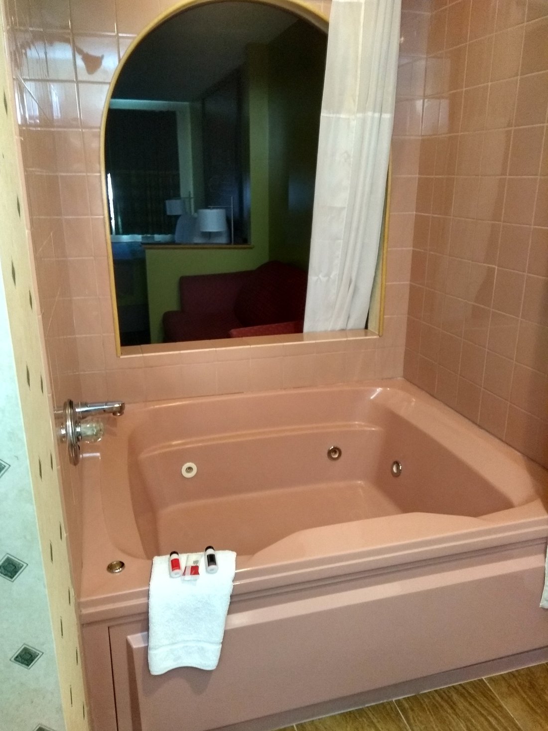 Super 8 by Wyndham Monee Rooms: Pictures & Reviews - Tripadvisor