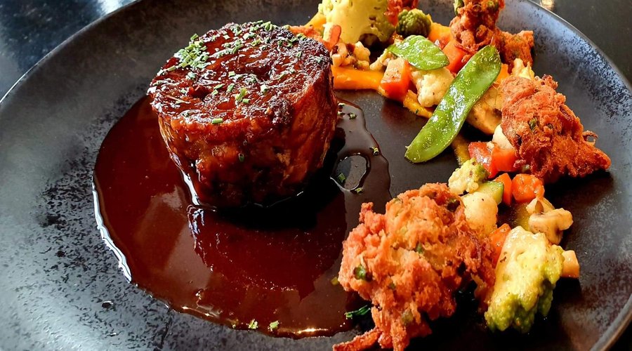 Epaule d'agneau du Quercy confite 12h, pulpe de butternut, jus d'agneau et poivre de Pondichéry