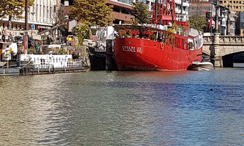 Wachten op de watertaxi