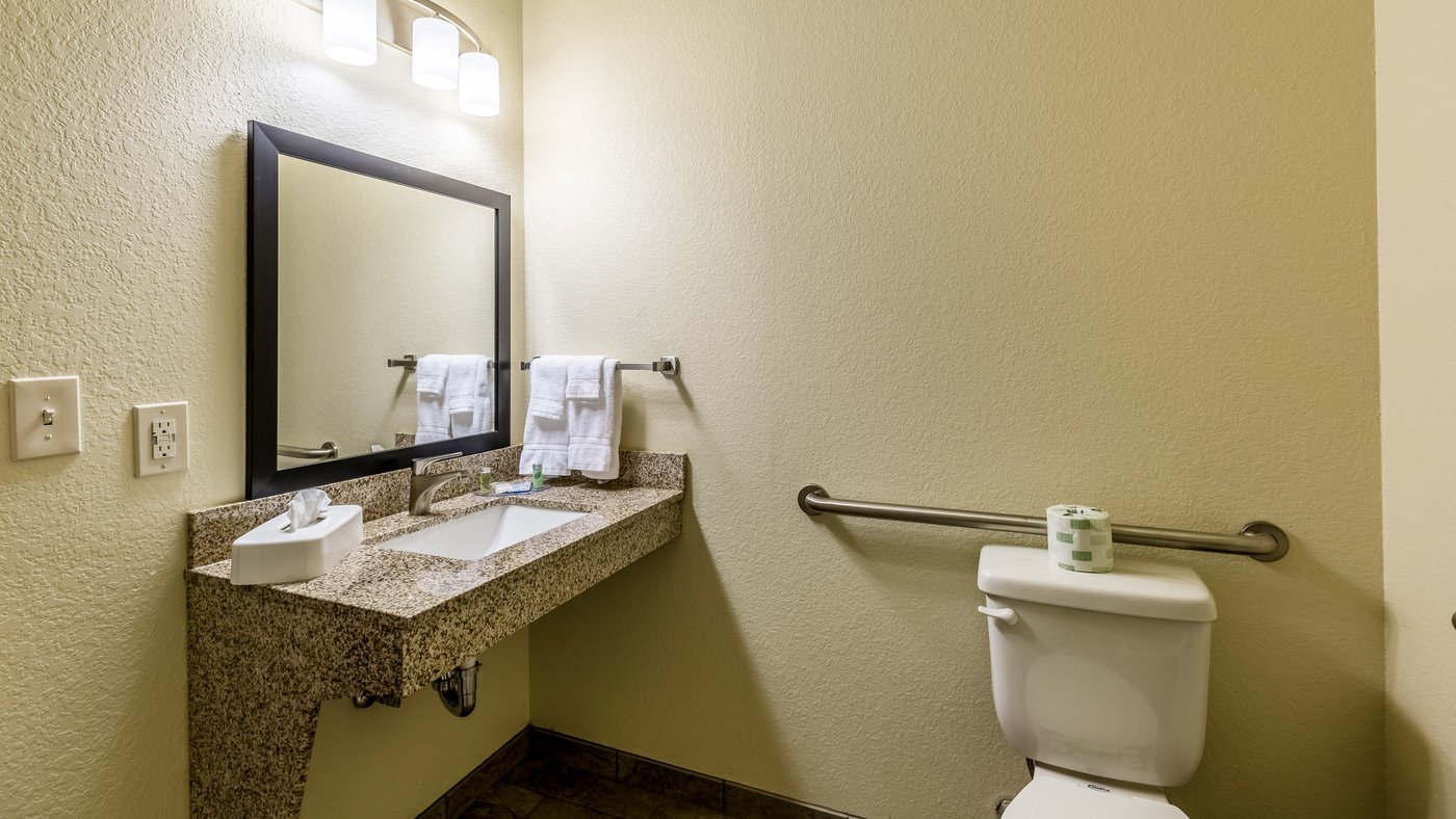 COBBLESTONE HOTEL & SUITES - STEVENS POINT - Updated 2024 Prices & Reviews (WI)