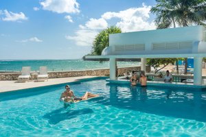 Pool & Beach
