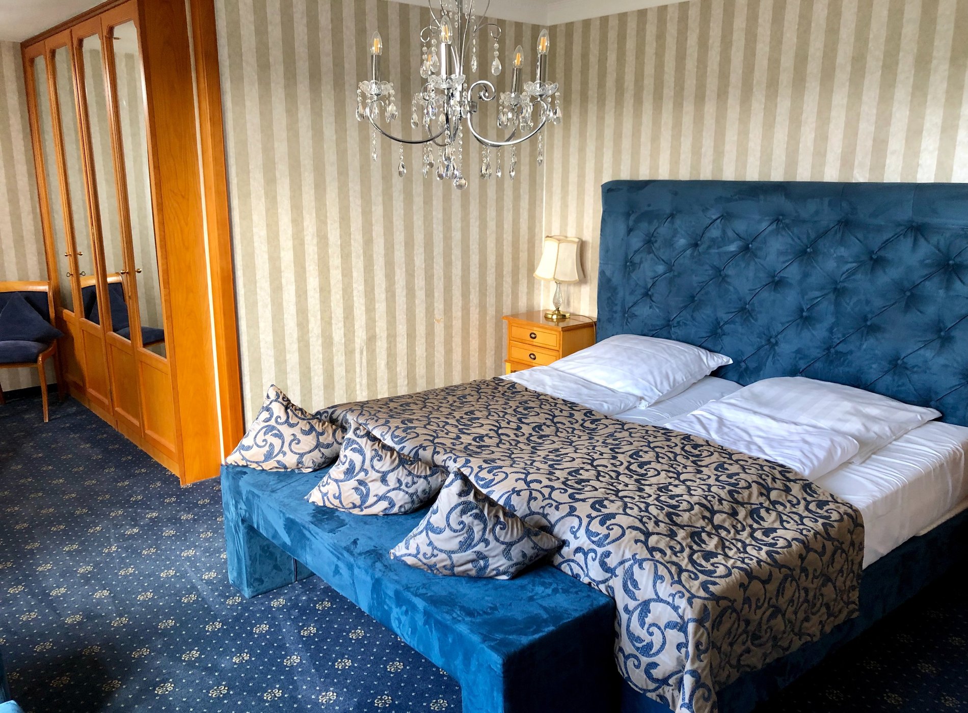 Burg-Hotel by null