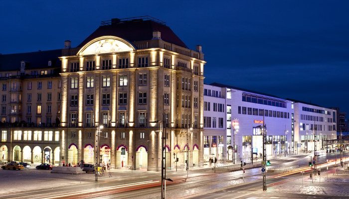 Die Altmarkt-Galerie Dresden ist die beliebte Shopping-Adresse in der Dresdner City. Mit rund 200 Geschäften, Restaurants und Cafés bietet das Center in unmittelbarer Nähe zu weltberühmten Sehenswürdigkeiten wie Dresdner Frauenkirche, Dresdner Zwinger und Stadtschloss bemerkenswertes Einkaufsvergnügen und kulinarische Genüsse.