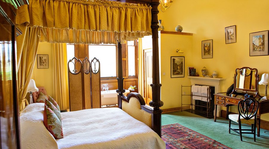 Yellow room