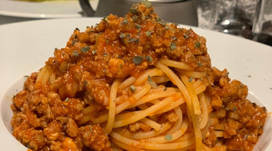 Spaguetti al ragu and Pesto Lasagna.