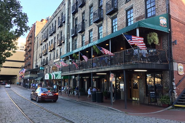 Top 6 Restaurants on Savannah's River Street