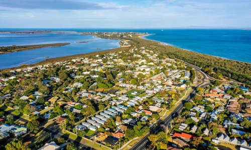 Queenscliff is surrounded by water on three sides. Beacon Resort is just 200m from the beach, a short walk across the road.
