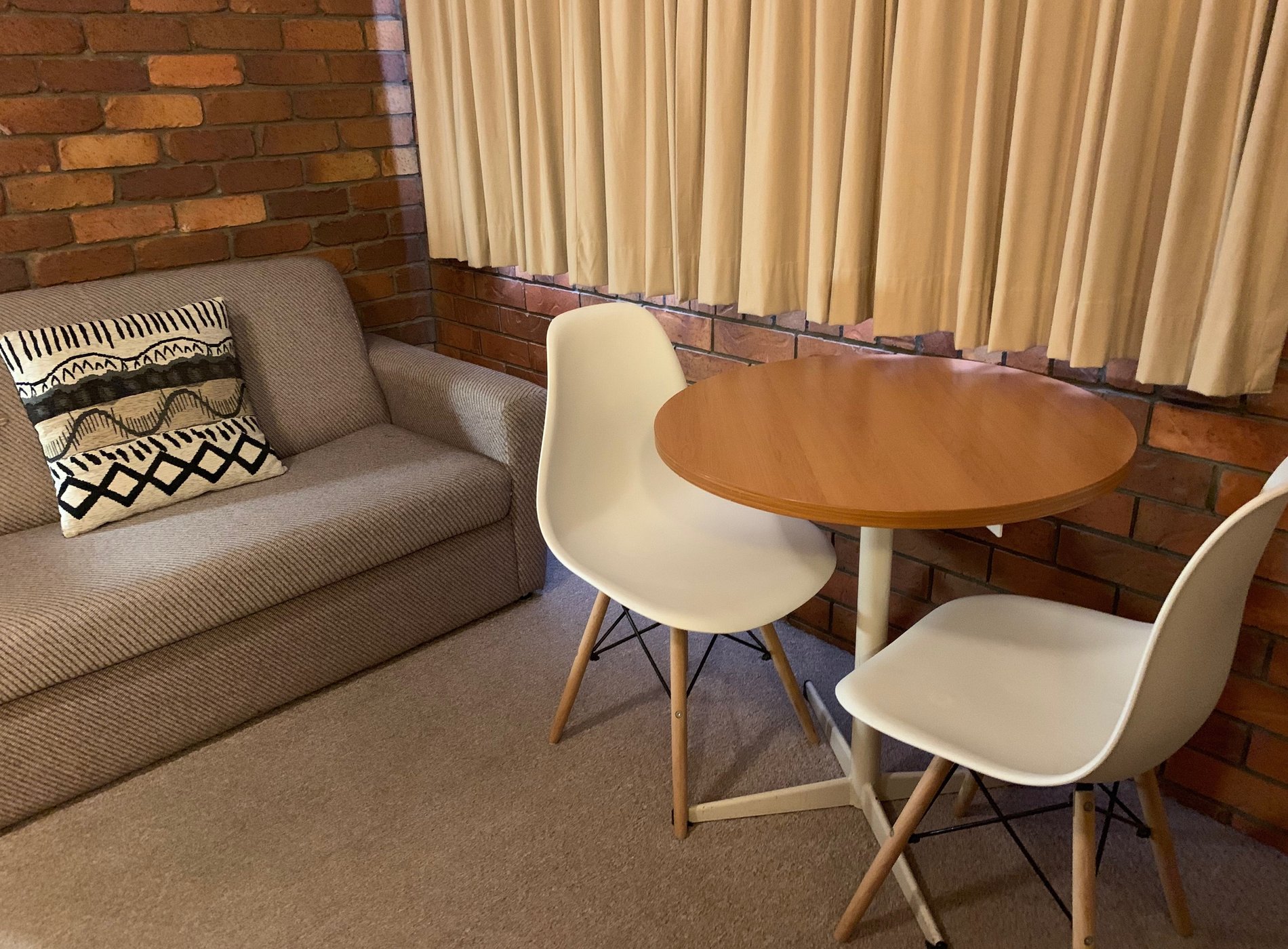Peter Allen Motor Inn by null