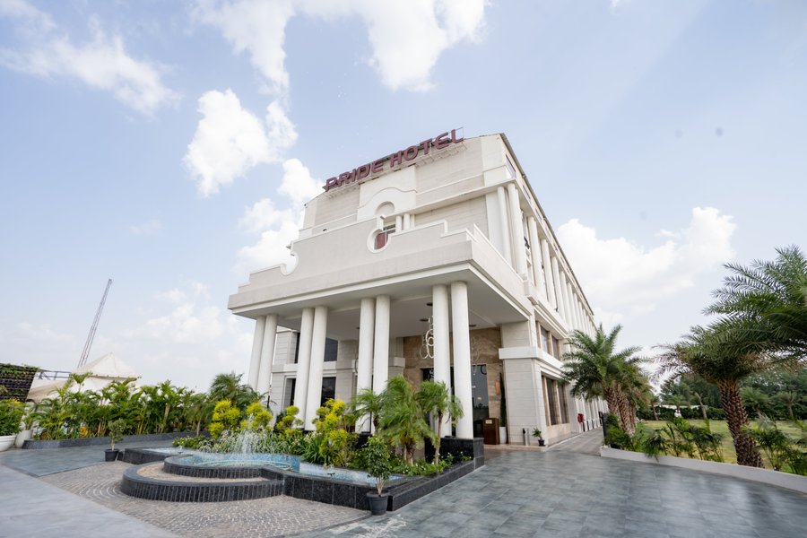 Pride Hotel Convention Centre Indore 26 5 1 Updated 2021 Prices Reviews India Tripadvisor Rajwada indore and khajrana ganesh temple are local landmarks, and some of the area's attractions include indore white church and iskcon indore.