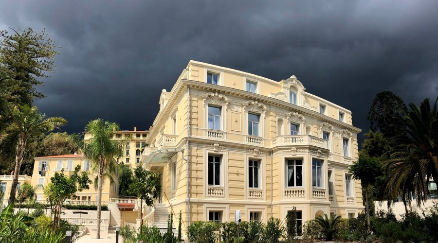 Villa Genesis un jour d'orage
