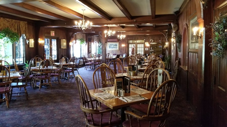The Old Salt & Lamie's Restaurant And Inn