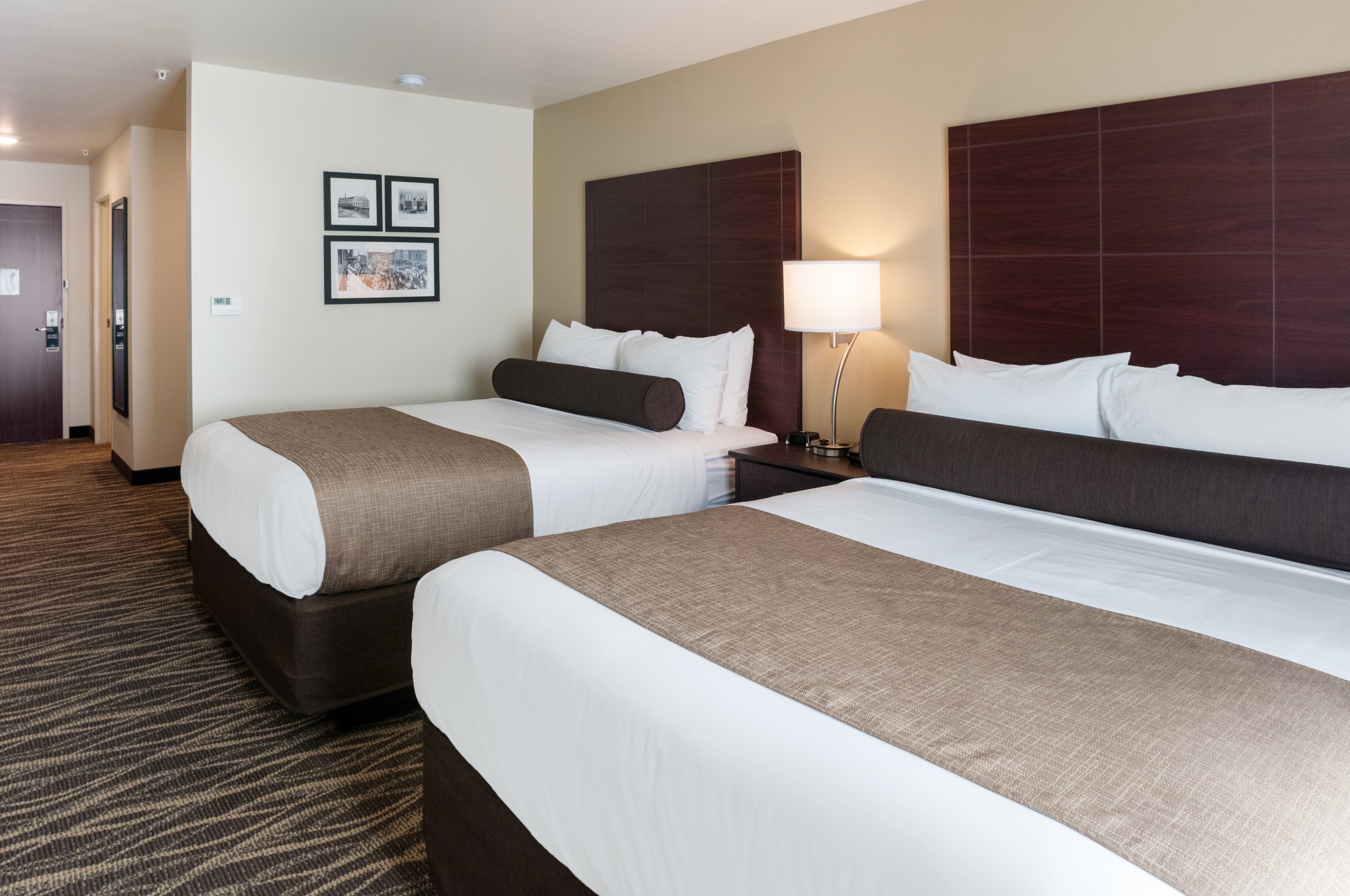 Cobblestone Hotel & Suites - Appleton International Airport Rooms ...