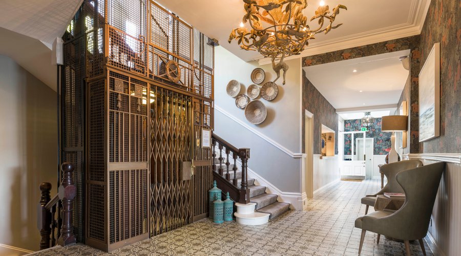 Entrance hall 