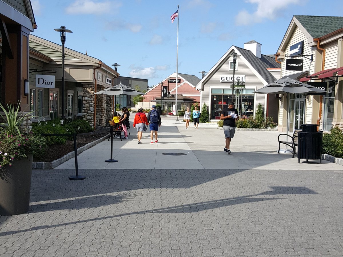 WOODBURY COMMON PREMIUM OUTLETS SHOPPING TOUR FROM BROOKLYN - All You Need  to Know BEFORE You Go