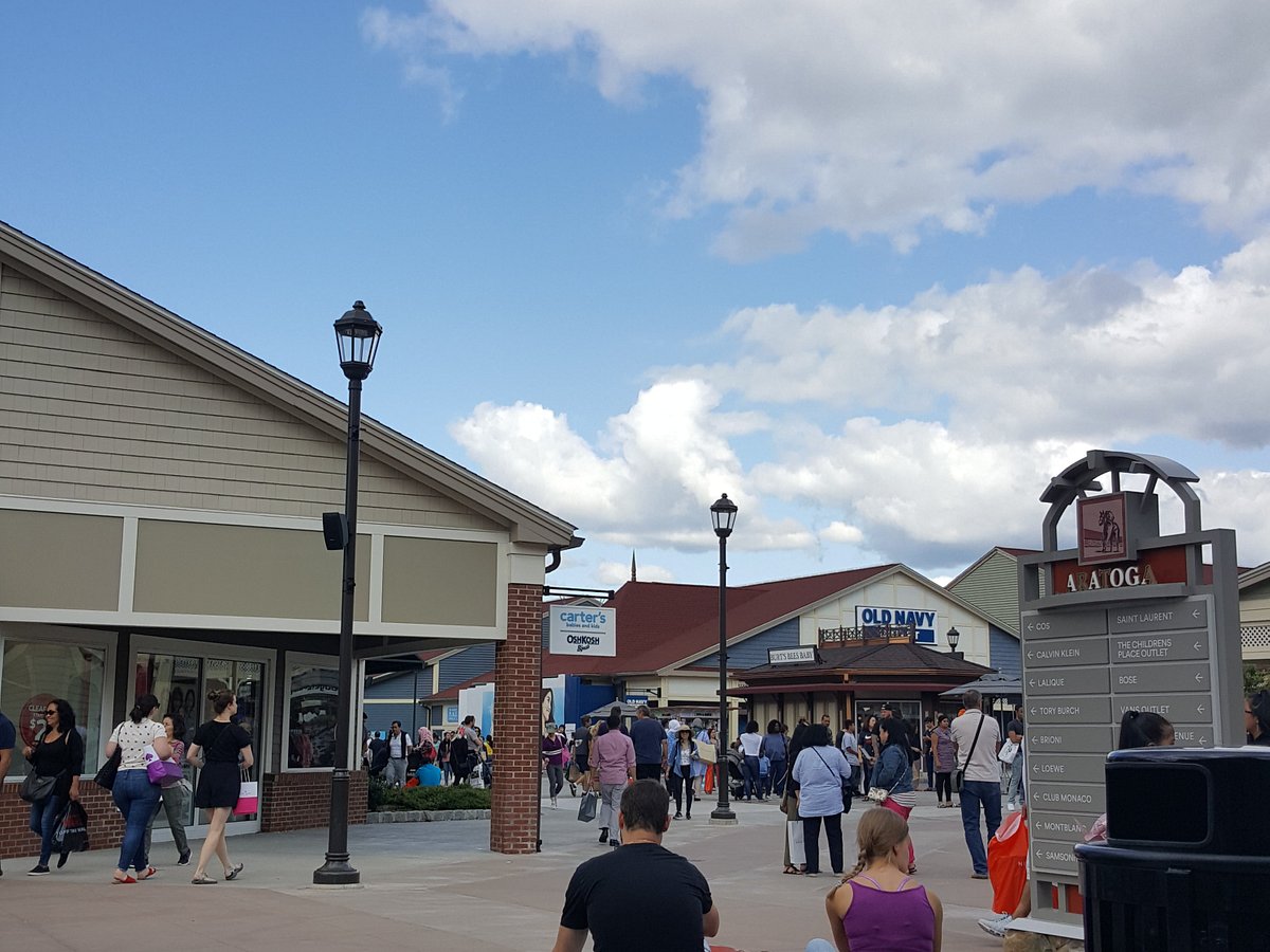 Shopping Excursion to Woodbury Common Premium Outlets! 