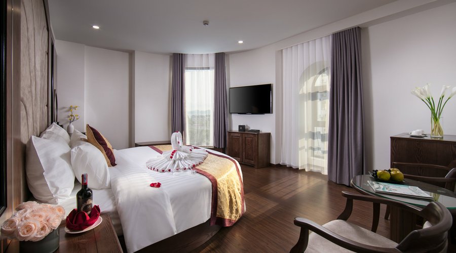 Roman Junior Suite