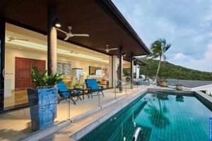 Pool & Beach