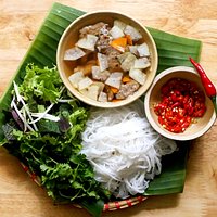 Bún chả Hà Nội / Barbecue pork served with salad and noodle