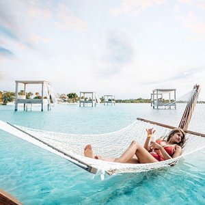 Mahogany Bay Resort &amp; Beach Club, Curio Collection by Hilton, hotel in Ambergris Caye