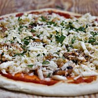 LA BUONA PIZZA IMPASTATA CON FARINA DI TIPO DUE MACINATA A PIETRA CON LIEVITO MADRE.
LIEVITAZIONE LENTA 24 ORE