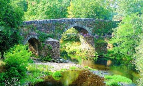 Lugar encantador para los amantes a la naturaleza, varios sitios para merendar y darse un baño aguas muy limpias .y después de merendar a acompañarlo con buen vino de Albarino Fillaboa,  por supuesto.