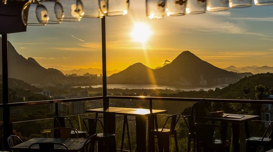 Curtir muito com os seus amigos admirando essa vista extraordinária do Rio!