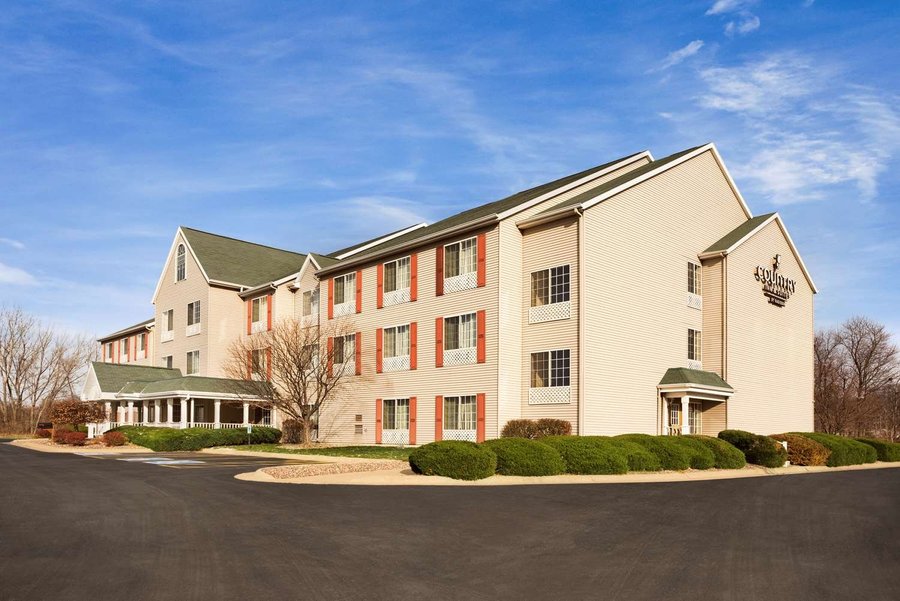 COUNTRY INN & SUITES BY RADISSON, CLINTON, IA $84 ($̶1̶2̶9̶) - Prices ...