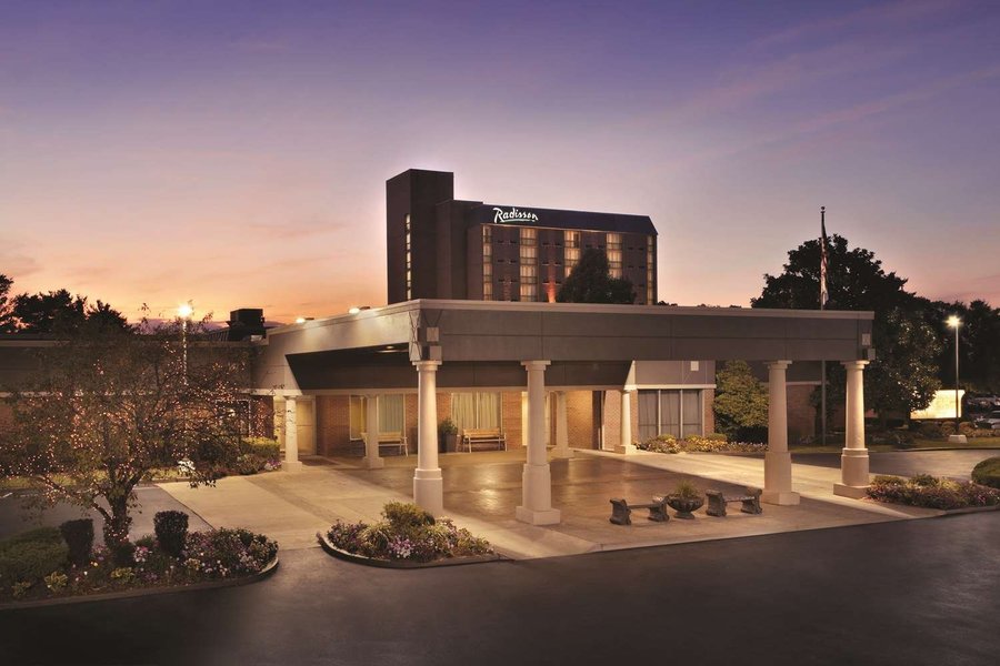 RADISSON HOTEL LOUISVILLE NORTH $73 ($̶1̶0̶2̶) - Updated 2020 Prices